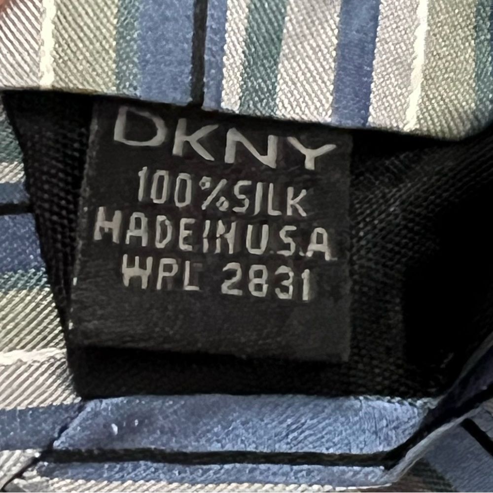 DKNY‎ 100% Silk Designer Tie Gray Striped Business Casual Retro Necktie US-Made - Picture 9 of 10